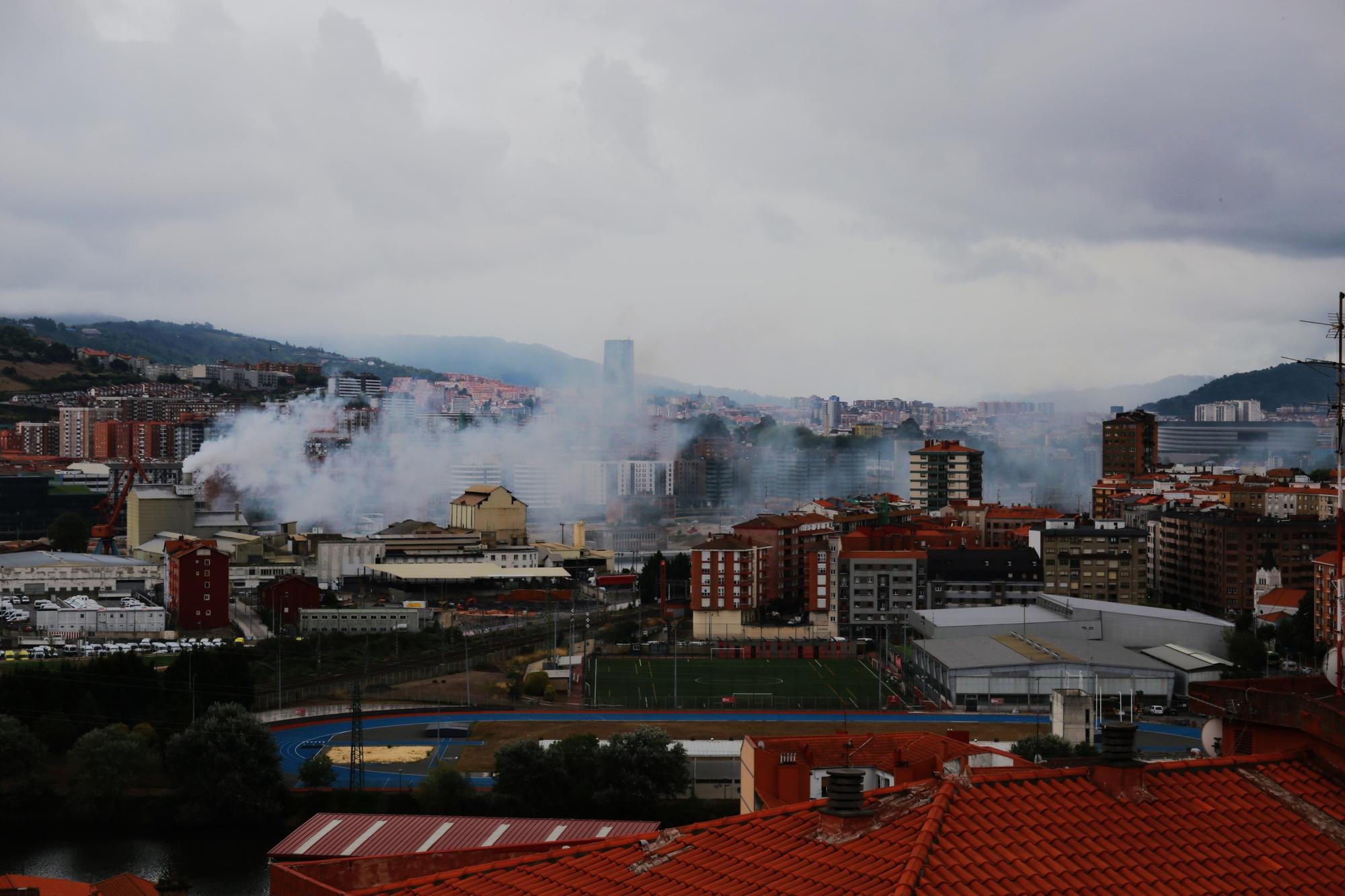 Un día de humos excesivos en la actual fábrica de Sader en Zorroza